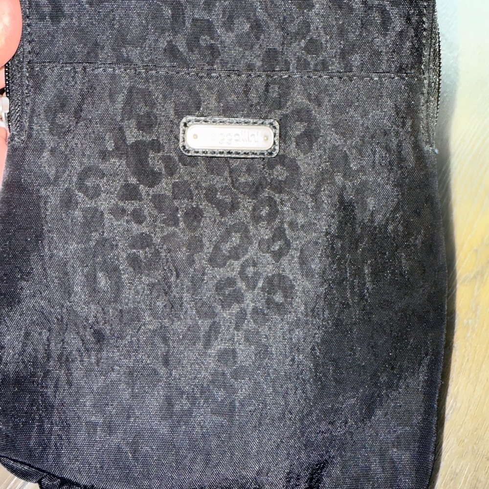NWT Baggallini Bryant Crose Sleek Black Shoulder Bag - Picture 4 of 14